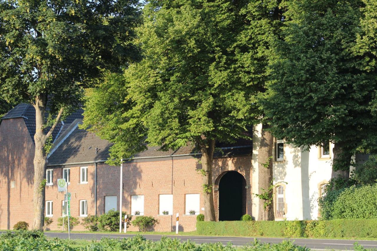 Gaestezimmer Bergerhof - Ankommen Und Wohlfuehlen نيوس المظهر الخارجي الصورة